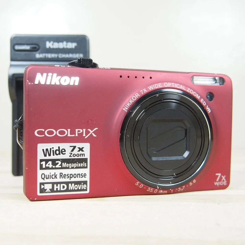 Nikon Coolpix S6000 14.2MP Digital Camera Bundle Red w/Charger + Battery A++ EUC